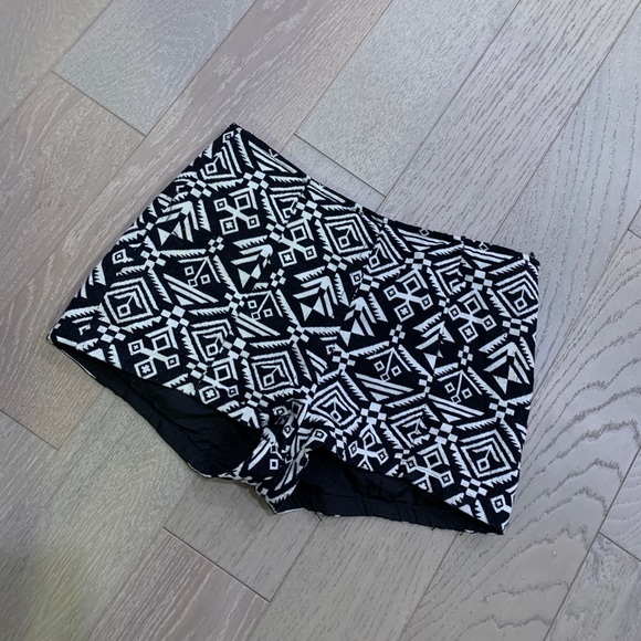 Blue Tribal Aztec Hand Drawn Women's Shorts
